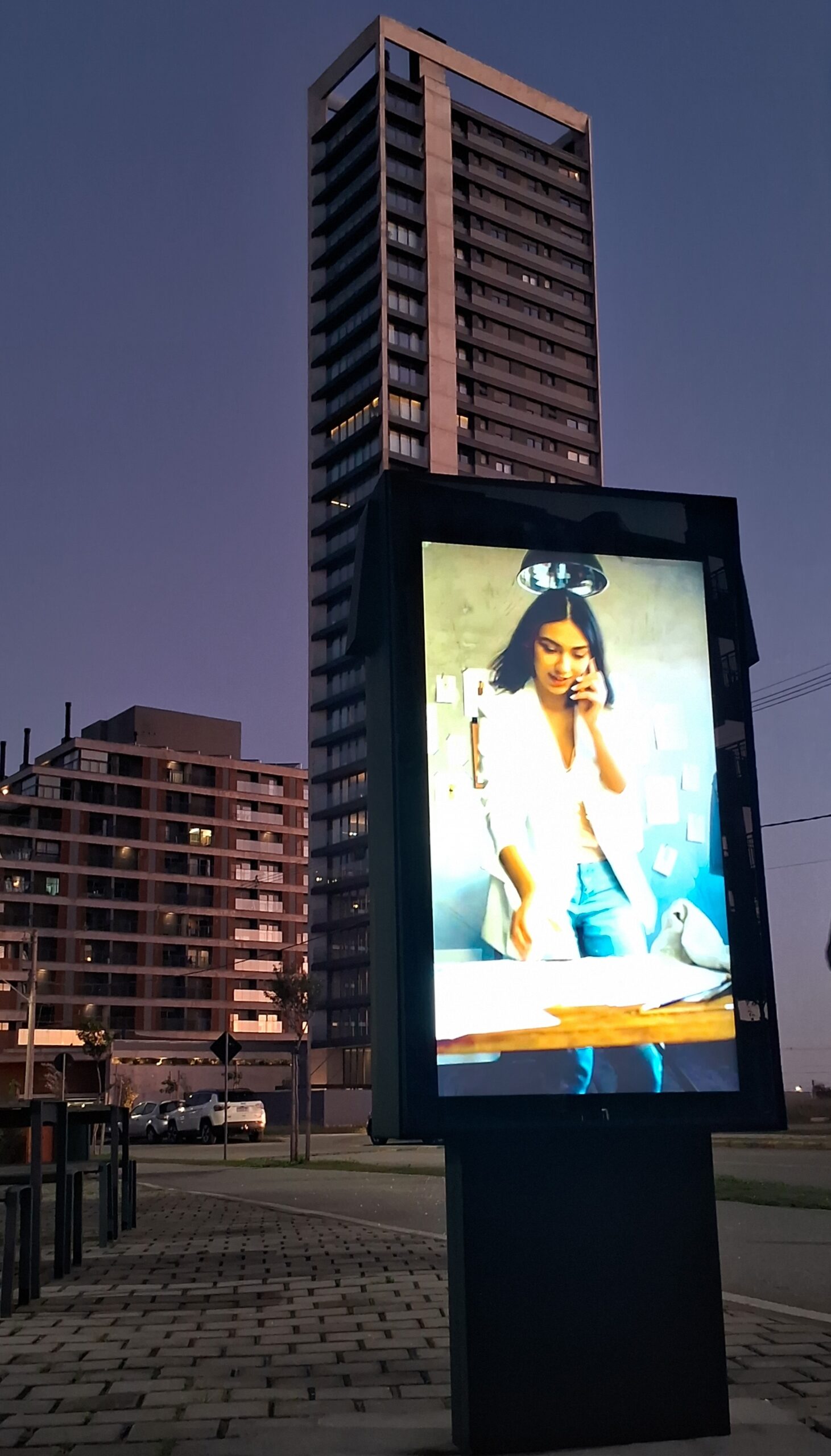 totem de midia no parque una